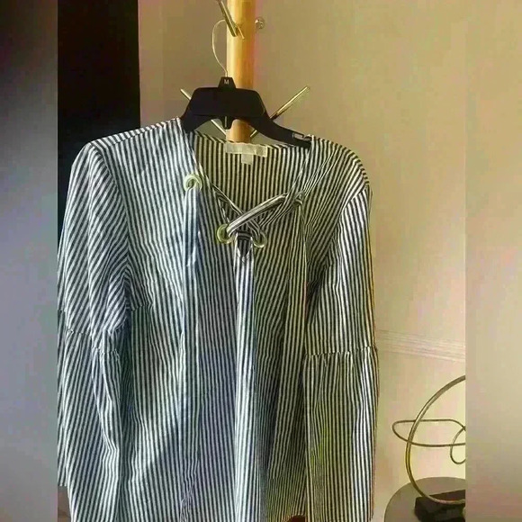 Micheal kors Women’s stripped top size xl - Picture 1 of 4
